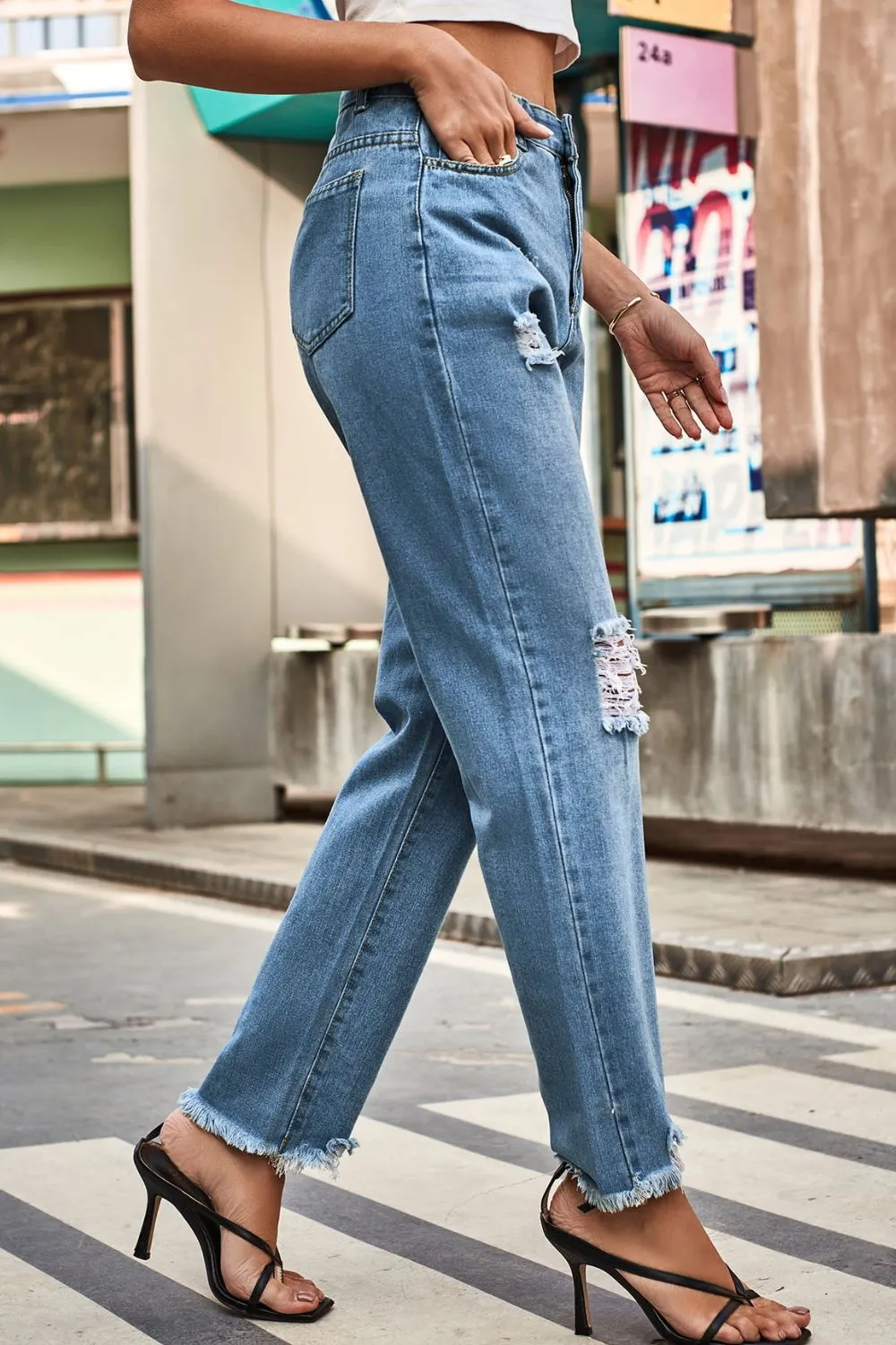 * APP EXCLUSIVE* Distresssed Buttoned Loose Fit Jeans